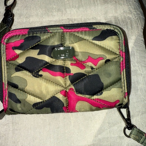 Lug Slider and RFID protected Rodeo wallet in camo orchid gently used - Picture 6 of 6